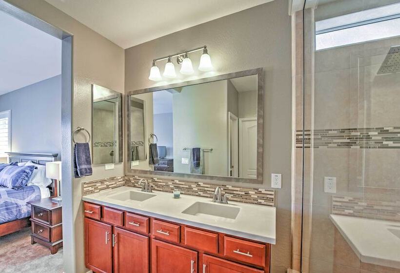 Modern San Tan Valley Family Home W/community Pool