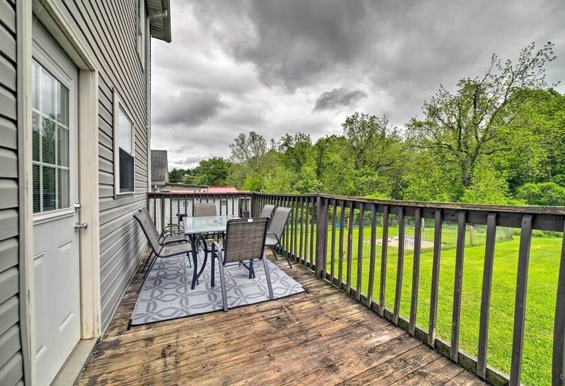 Morgantown Home W/ Deck ~ 2 Mi To Wv University!