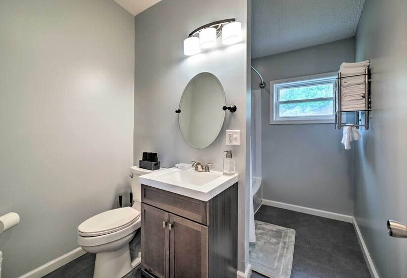 Morgantown Home W/ Deck ~ 2 Mi To Wv University!