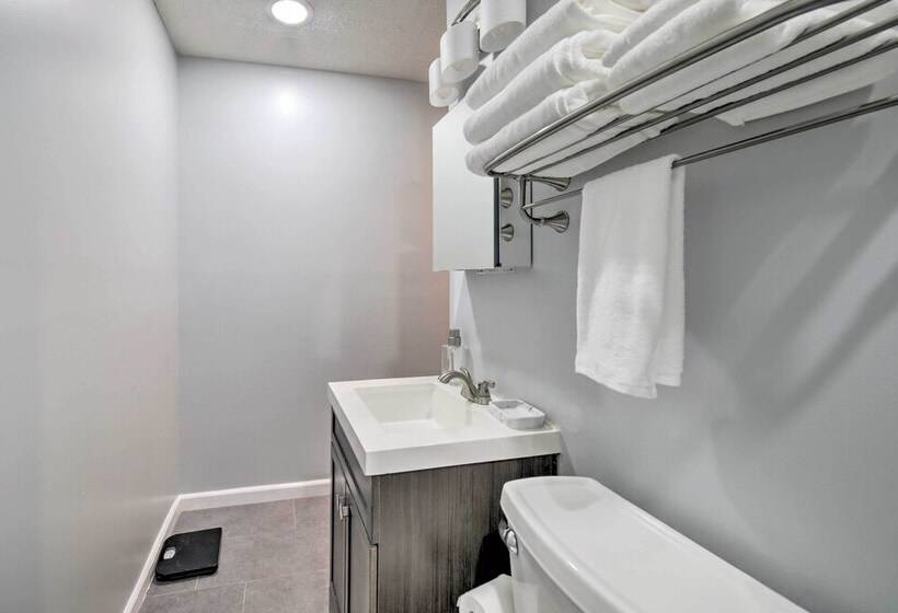 Morgantown Home W/ Deck ~ 2 Mi To Wv University!