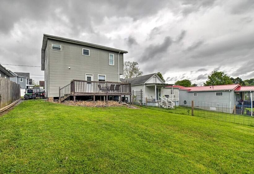 Morgantown Home W/ Deck ~ 2 Mi To Wv University!