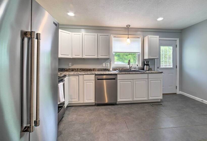 Morgantown Home W/ Deck ~ 2 Mi To Wv University!