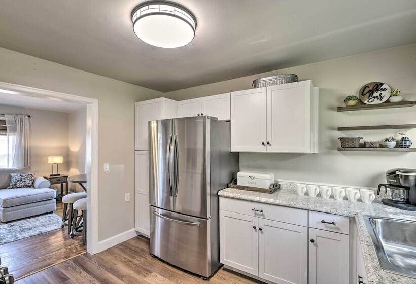 Morgantown Home W/ Patio: Near Wvu Football!