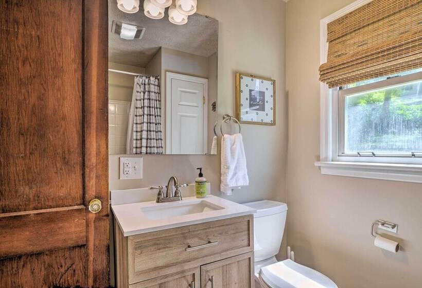 Morgantown Home W/ Patio: Near Wvu Football!