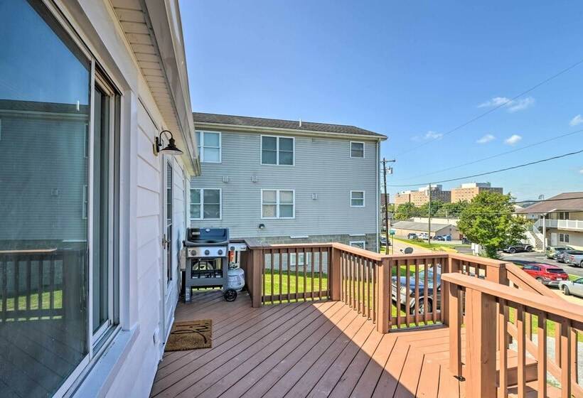 Morgantown Home W/ Patio: Near Wvu Football!