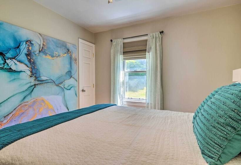 Morgantown Home W/ Patio: Near Wvu Football!