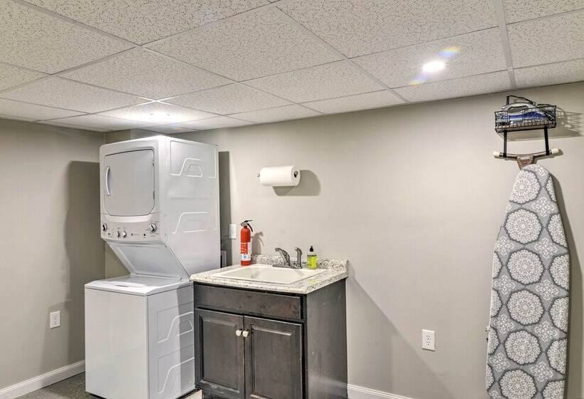 Morgantown Home W/ Patio: Near Wvu Football!