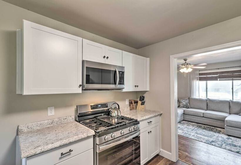 Morgantown Home W/ Patio: Near Wvu Football!