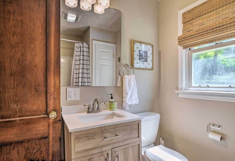 Morgantown Home W/ Patio: Near Wvu Football!