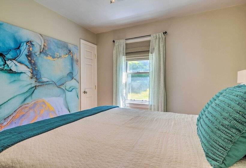 Morgantown Home W/ Patio: Near Wvu Football!
