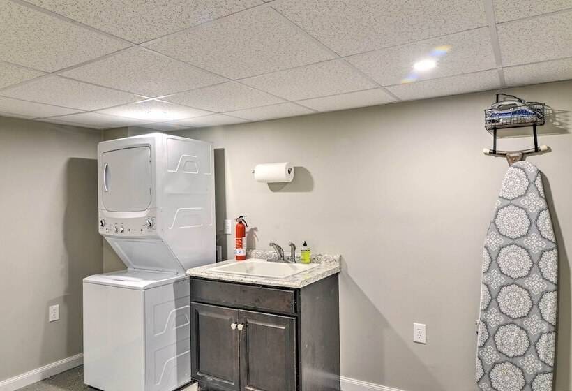 Morgantown Home W/ Patio: Near Wvu Football!