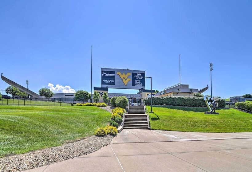 Morgantown Home W/ Patio: Near Wvu Football!