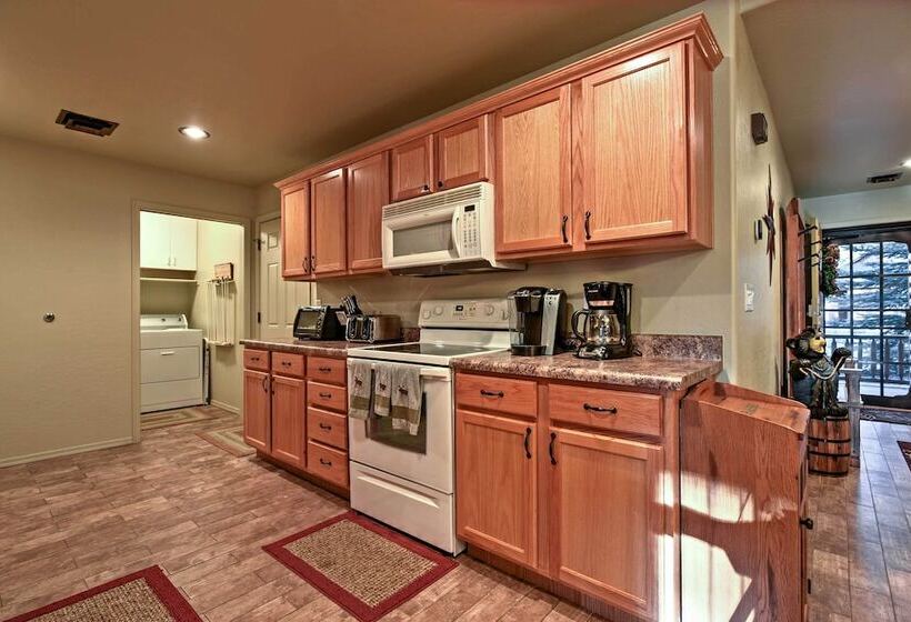 Mountain Cabin Retreat W/ Game Room, Patio & Views