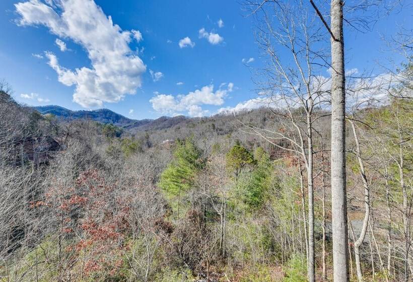 Secluded Cabin W/ Deck, Hot Tub & Lake Access!