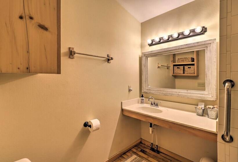 Mountain View Cabin W/ Wraparound Deck!