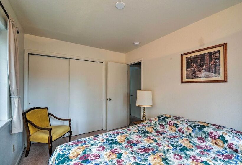 Munds Park Home W/ 3 Decks ~ 1 Mi Odell Lake!