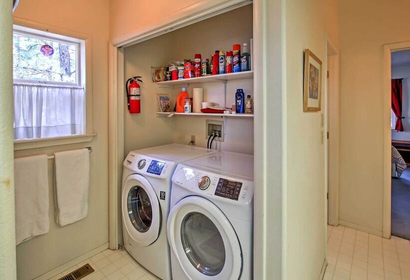 Munds Park Home W/ 3 Decks ~ 1 Mi Odell Lake!