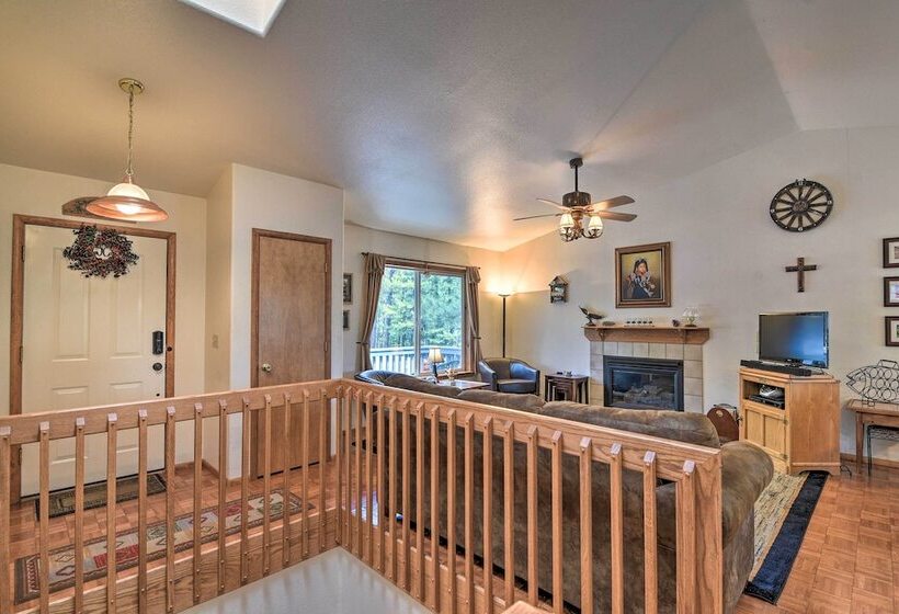 Munds Park Home W/ 3 Decks ~ 1 Mi Odell Lake!