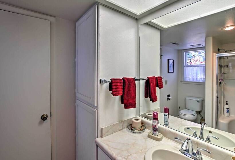 Munds Park Home W/ 3 Decks ~ 1 Mi Odell Lake!