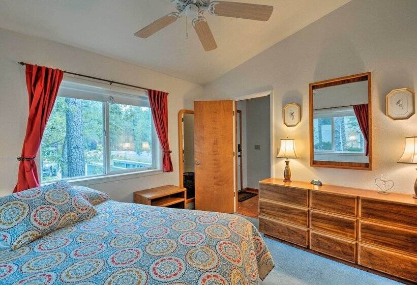 Munds Park Home W/ 3 Decks ~ 1 Mi Odell Lake!