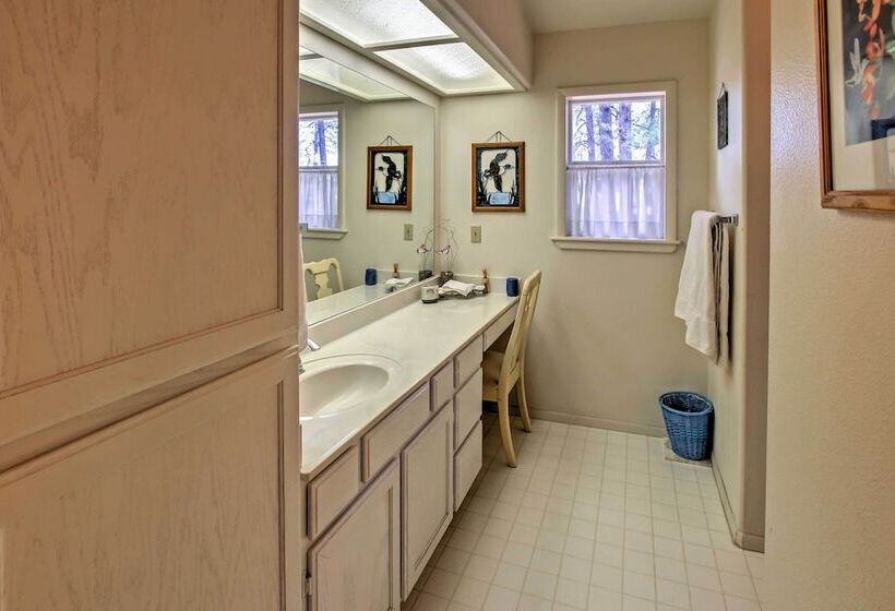 Munds Park Home W/ 3 Decks ~ 1 Mi Odell Lake!