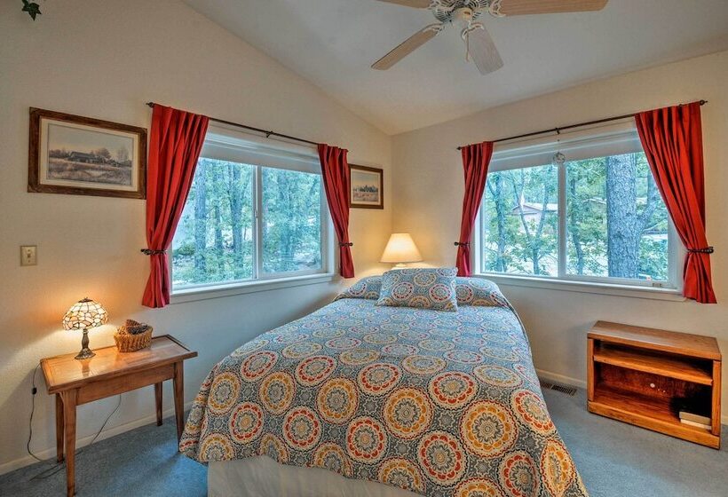 Munds Park Home W/ 3 Decks ~ 1 Mi Odell Lake!