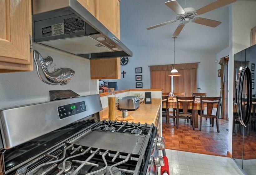 Munds Park Home W/ 3 Decks ~ 1 Mi Odell Lake!