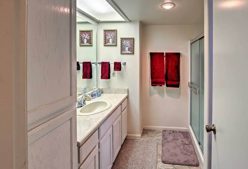 Munds Park Home W/ 3 Decks ~ 1 Mi Odell Lake!