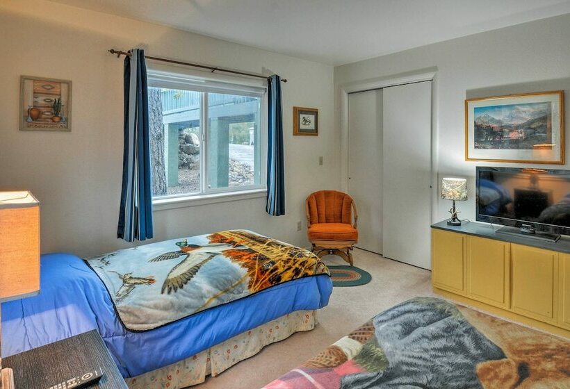 Munds Park Home W/ 3 Decks ~ 1 Mi Odell Lake!