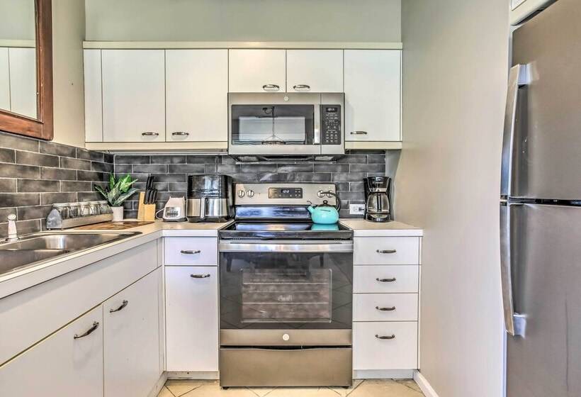 Myrtle Beach Retreat W/ Ocean Access & Porch!