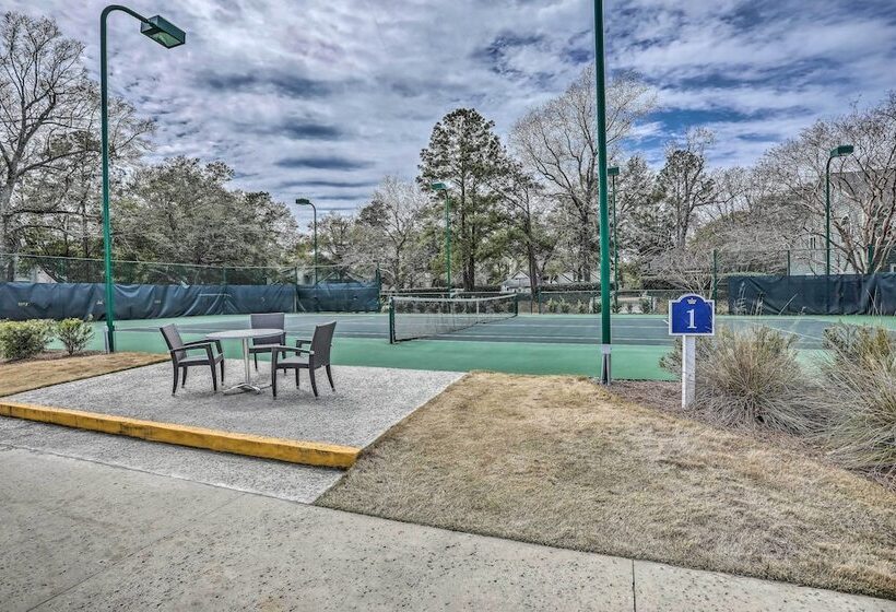 Myrtle Beach Retreat W/ Ocean Access & Porch!