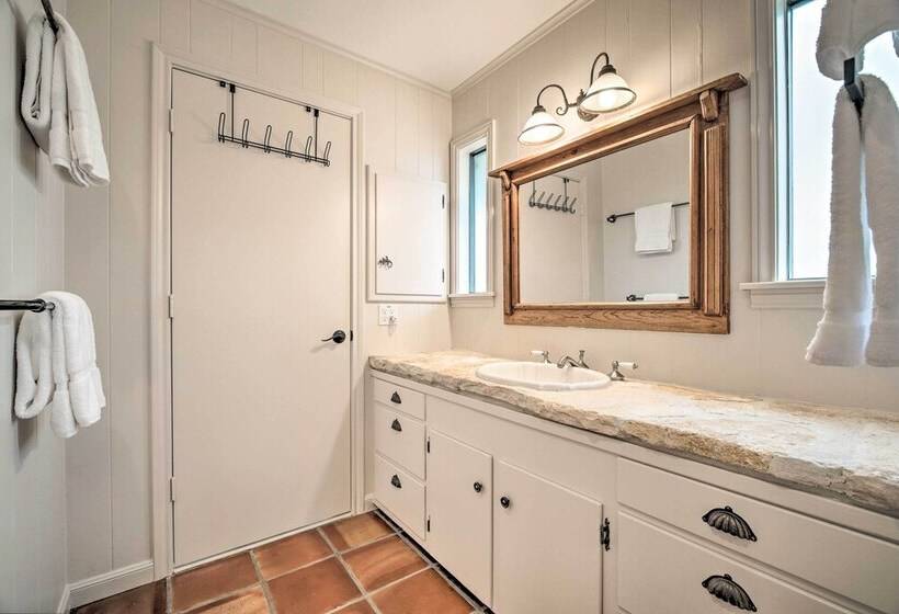 Idyllic  Century Oaks Farm  In New Ulm On 46 Acres