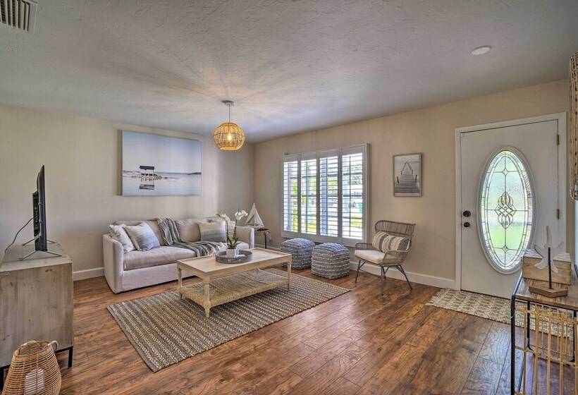 Naples Oasis W/ Screened Pool, Bike To Beach!