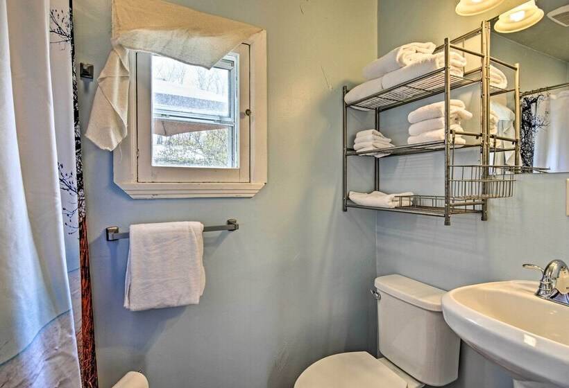 Nestle By Lake Charlevoix Cottage: Pets Welcome!