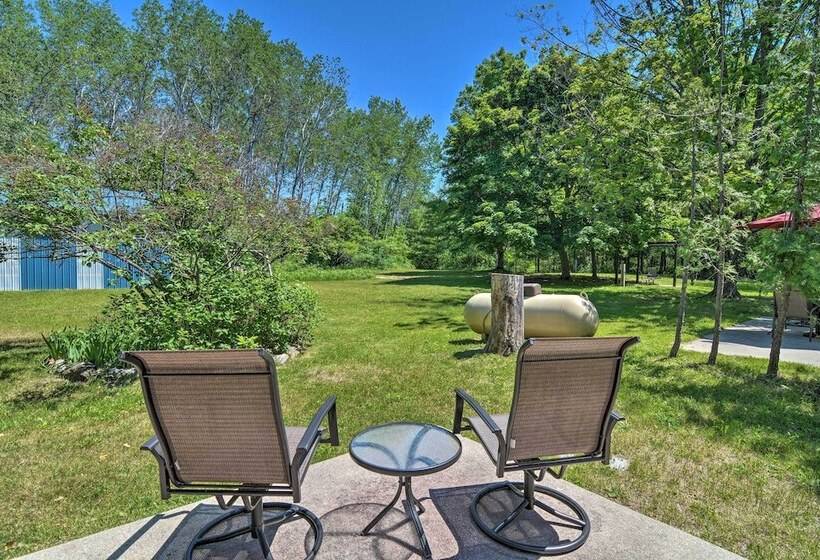 Nestle By Lake Charlevoix Cottage: Pets Welcome!