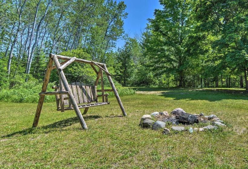 Nestle By Lake Charlevoix Cottage: Pets Welcome!