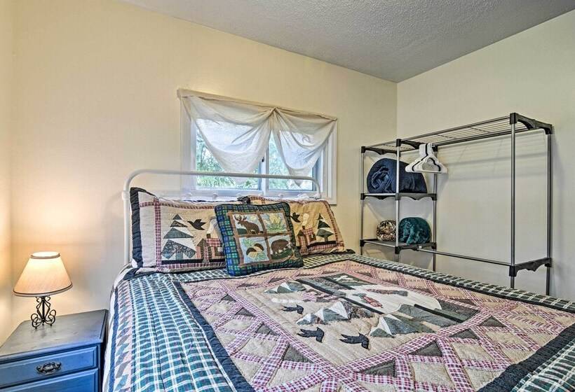 Nestle By Lake Charlevoix Cottage: Pets Welcome!