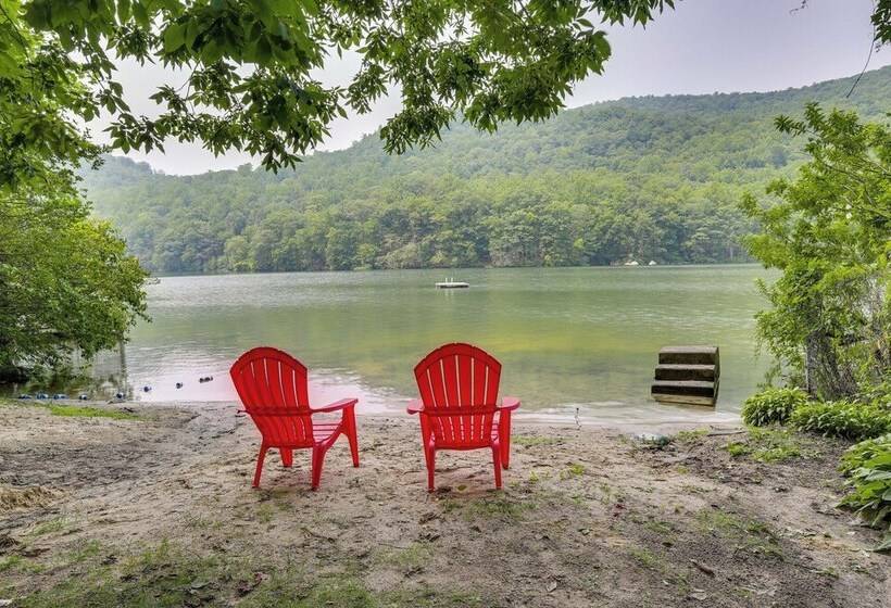 New Fairfield Home W/ Beach Access & Fire Pit