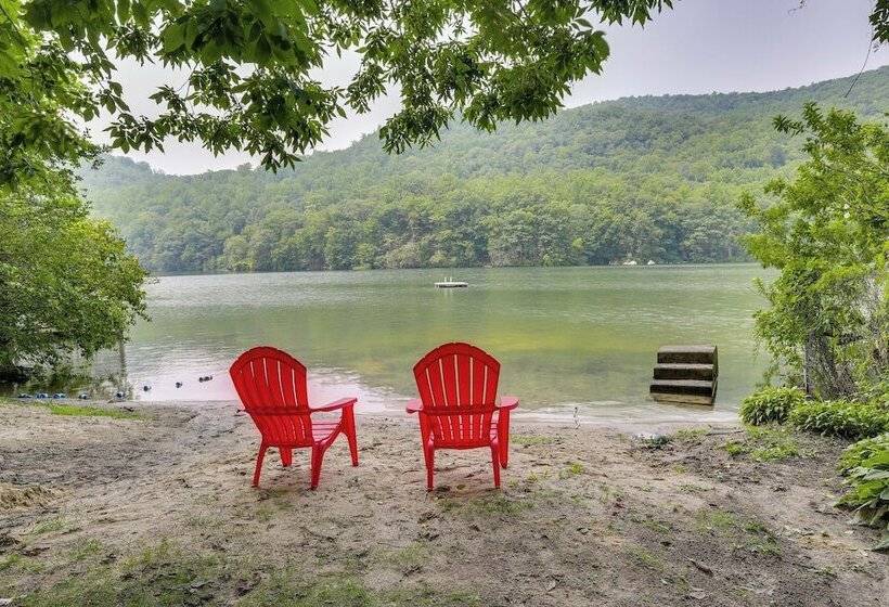 New Fairfield Home W/ Beach Access & Fire Pit