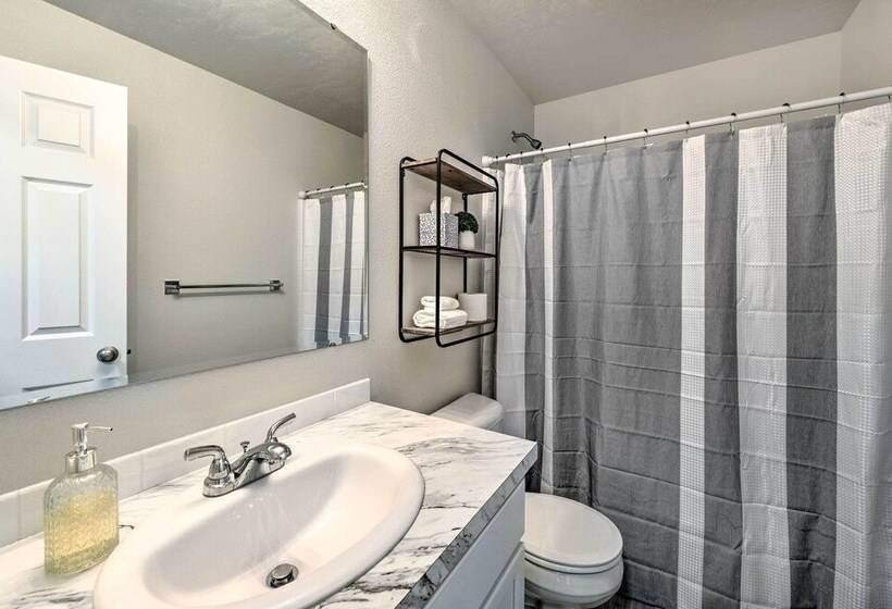 Newly Built Caldwell Home W/ Yard, Near Downtown!