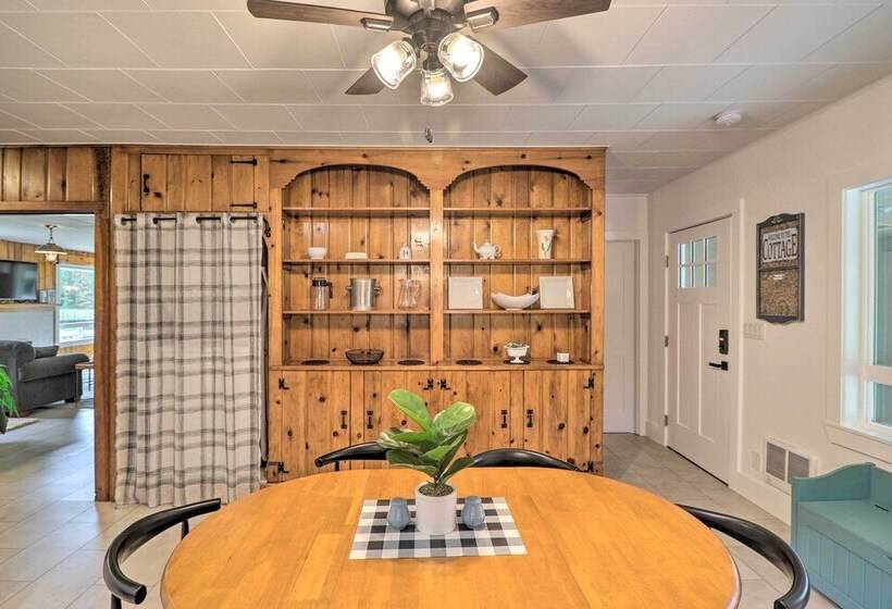 Newly Renovated, Eureka Lakefront Retreat!