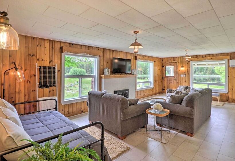 Newly Renovated, Eureka Lakefront Retreat!