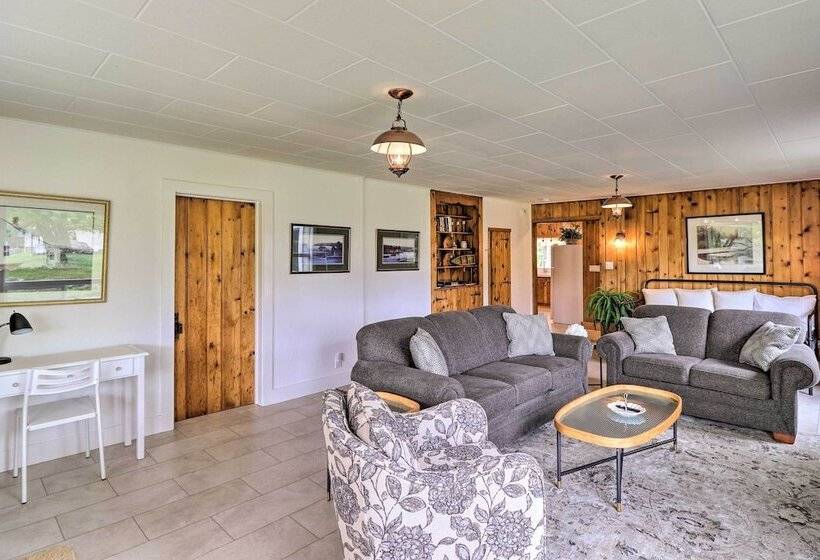 Newly Renovated, Eureka Lakefront Retreat!