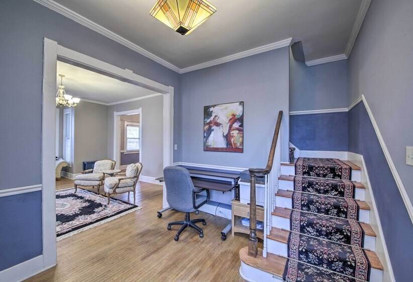 Historic Noblesville Home: Walk To Downtown Shops!