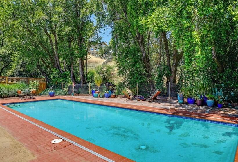 Novato Getaway: Pool, Hot Tub, Near Sf Bay!
