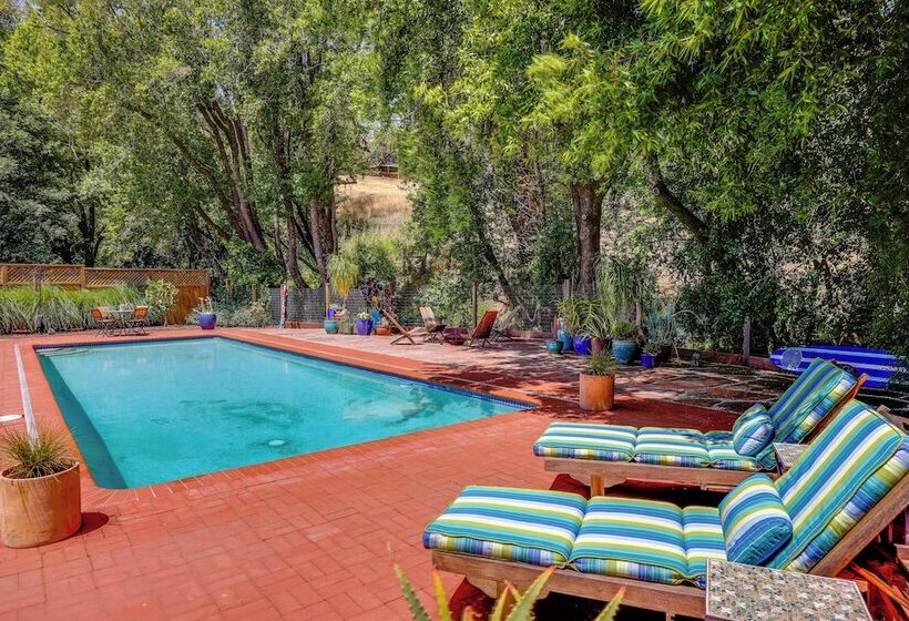 Novato Getaway: Pool, Hot Tub, Near Sf Bay!