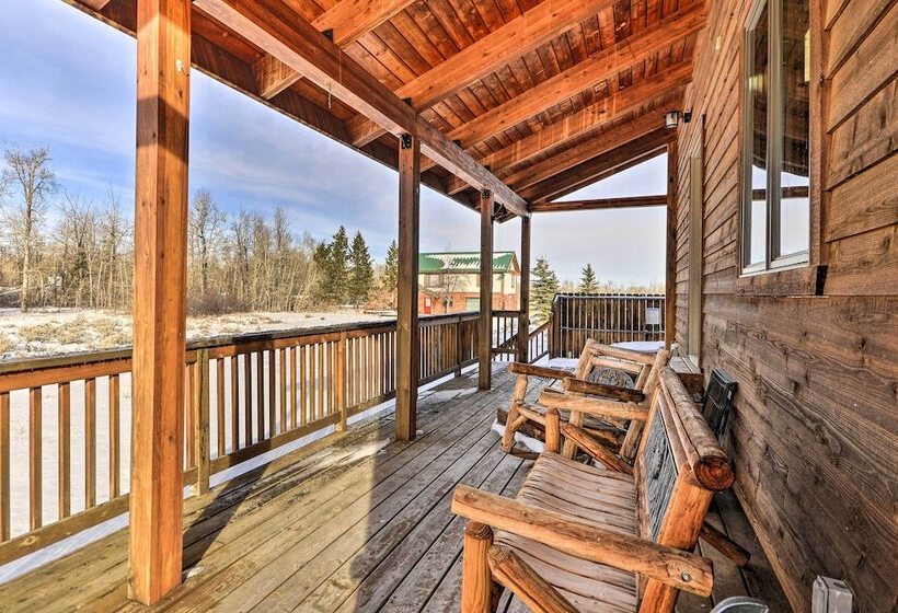 Off The Beaten Path  Cabin W/ Mtn Views & Hot Tub