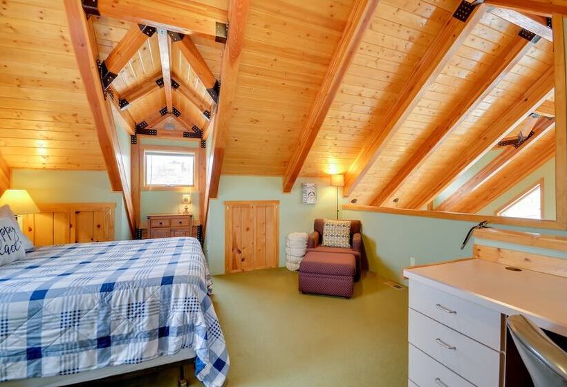 Off The Beaten Path  Cabin W/ Mtn Views & Hot Tub