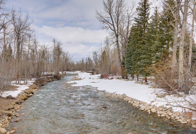 Off The Beaten Path  Cabin W/ Mtn Views & Hot Tub