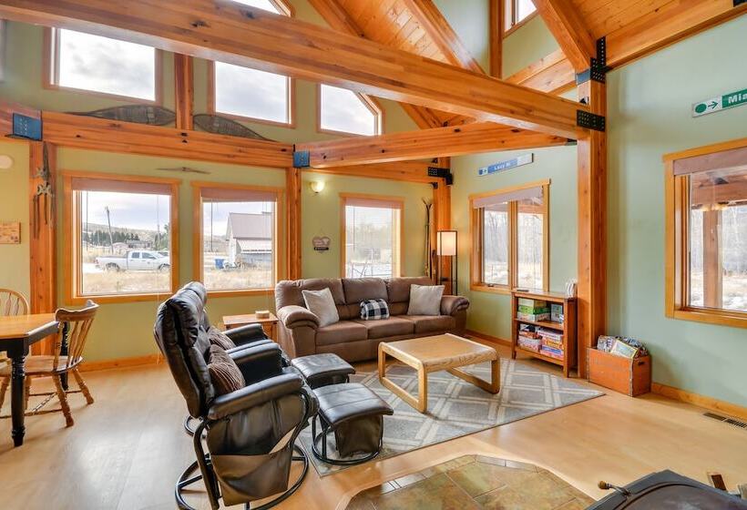 Off The Beaten Path  Cabin W/ Mtn Views & Hot Tub